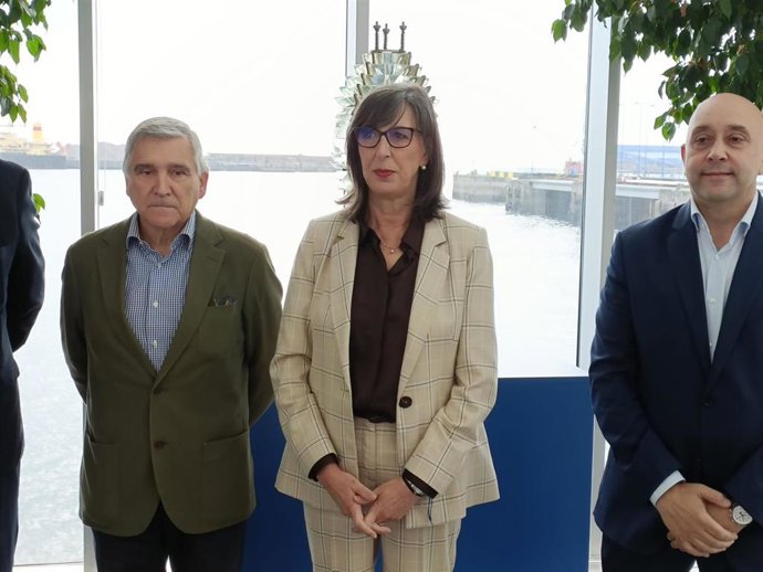 La presidenta de la Autoridad Portuaria de Gijón, Nieves Roqueñí, momentos antes de la inauguración de una jornada sobre depósitos aduaneros organizada por Asata y Casintra en el puerto gijonés de El Musel.