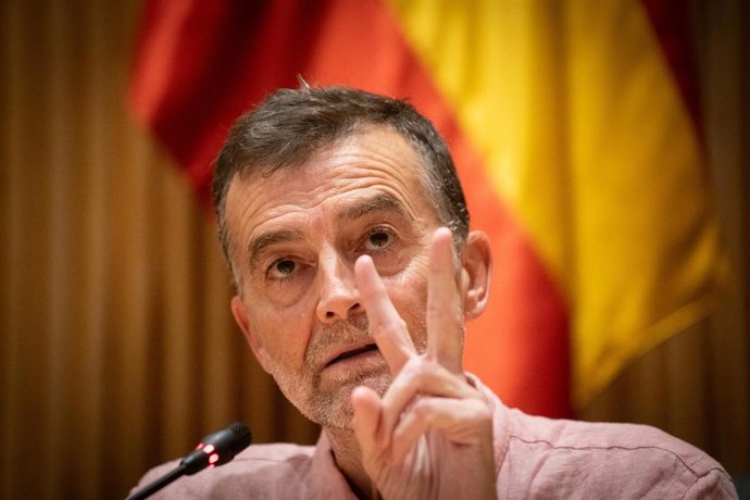 El coordinador Federal de Izquierda Unida, Antonio Maíllo, clausura la Jornada 'Nacionalidad española de los descendientes del exilio', en el Congreso de los Diputados, a 7 de octubre de 2026, en Madrid (España). 