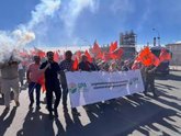 Foto: UPA protesta frente a Repsol en Puertollano contra el "desmadre" de los carburantes y exige a CCAA completar las ayudas