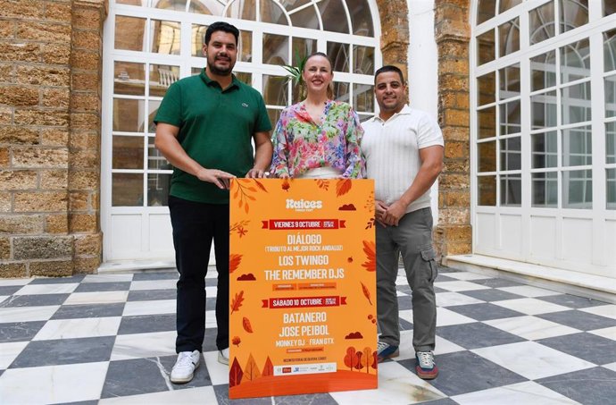 La responsable de Cultura de la Diputación de Cádiz, Vanesa Beltrán, y los organizadores del Raíces Family Fest de Olvera, Gabriel Medina y David Márquez, en la presentación del evento.