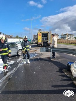 Arde un vehículo aparcado en un camping en Castropol.