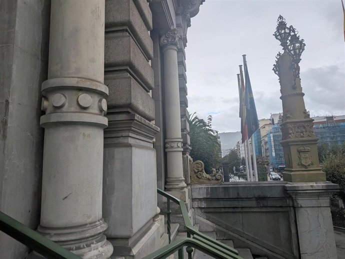 Fachada de la Junta General del Principado de Asturias