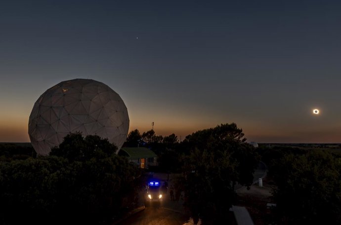 Archivo - Arquivo - Imagem do eclipse total de Sol, no Observatório de Yebes, em 12 de agosto de 2026, em Yebes, Guadalajara, Castela-La Mancha (Espanha). Este é o primeiro eclipse total de Sol visível da Península Ibérica em mais de um século. A faixa de