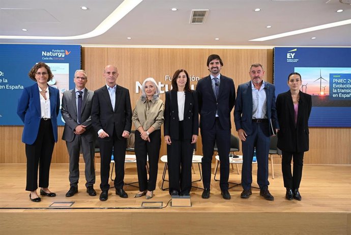 Presentación por la Fundación Naturgy del informe 'Análisis del grado de avance y perspectivas de cumplimiento del PNIEC 2023-2030', elaborado por EY.