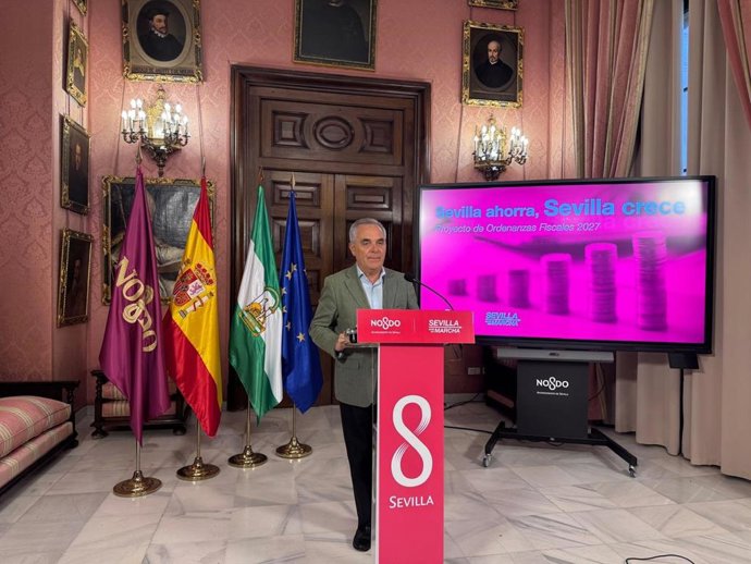El delegado municipal de Hacienda, Juan Bueno, en la presentación del proyecto de ordenanzas fiscales para el próximo año