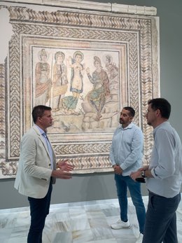 Reunión para promocionar un proyecto turístico sobre la Estepa (Sevilla)