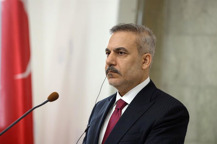 Archivo - July 16, 2026, Kyiv, Ukraine: Minister of Foreign Affairs of the Republic of Turkiye Hakan Fidan attends a joint news conference with Minister of Foreign Affairs of Ukraine Andrii Sybiha following their meeting, Kyiv, Ukraine, July 16, 2026.