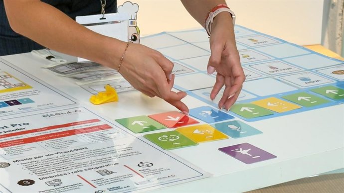 La jornada 'Escola 4.0' aborda la incorporació del pensament computacional, la programació i la robòtica en centres.