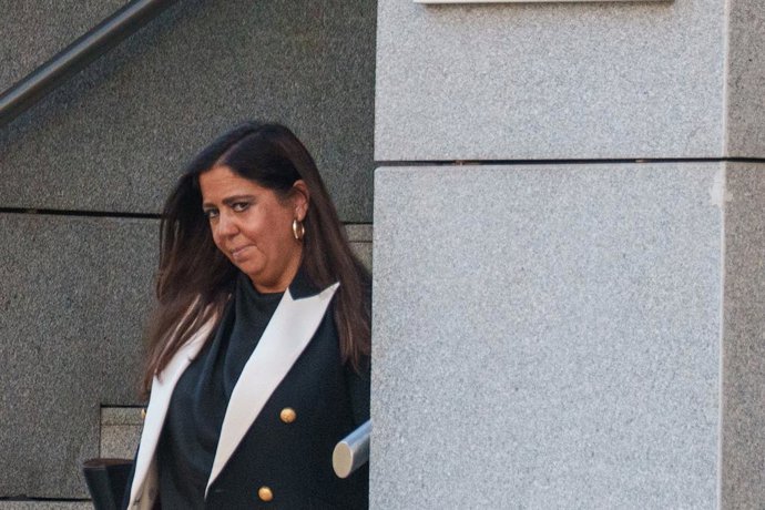 La jueza que investigó al hermano de Pedro Sánchez, Beatriz Biedma, a su salida de la Audiencia Nacional, a 8 de octubre de 2026, en Madrid (España).