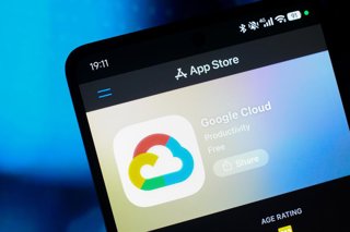 Archivo - July 5, 2026, Canada: In this photo illustration, the Google Cloud logo is seen displayed on a smartphone screen in the Apple app store.