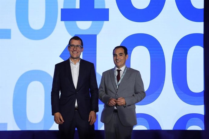 El presidente de IBM en España, Portugal, Grecia e Israel, Horacio Morell, y el consejero de Inteligencia Artificial, José Antonio Nieto.
