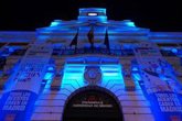 Foto: Monumentos y edificios públicos se iluminan de turquesa para visibilizar la dislexia en su día internacional