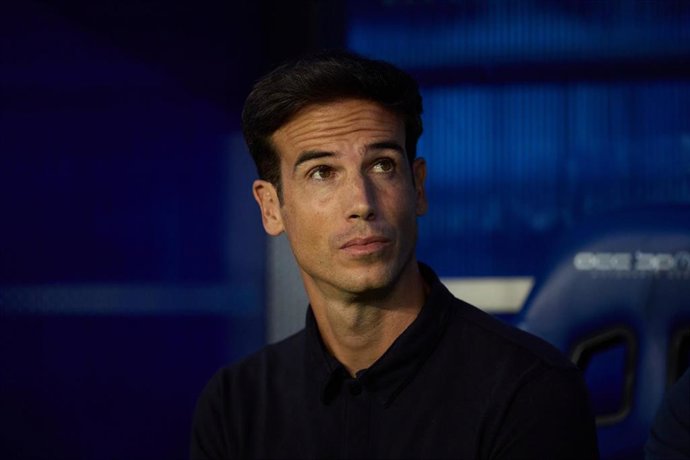 Archivo - El entrenador del Villarreal CF, Iñigo Pérez, ante el Deportivo Alavés en LaLiga EA Sports 2026-27.
