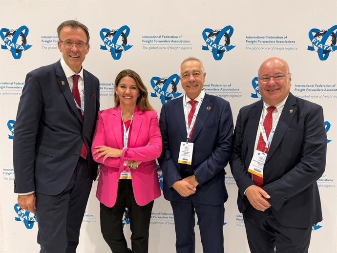El director general de la Fiata, Stéphane Graber, la directora general del CZFB, Blanca Sorigué, el presidente ejecutivo del CZFB, Pere Navarro, y el vicepresidente de la Fiata, Guillermo González Larsen.