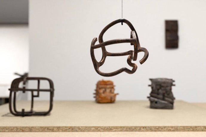 Exposición de obras de Chillida y Mendiburu.