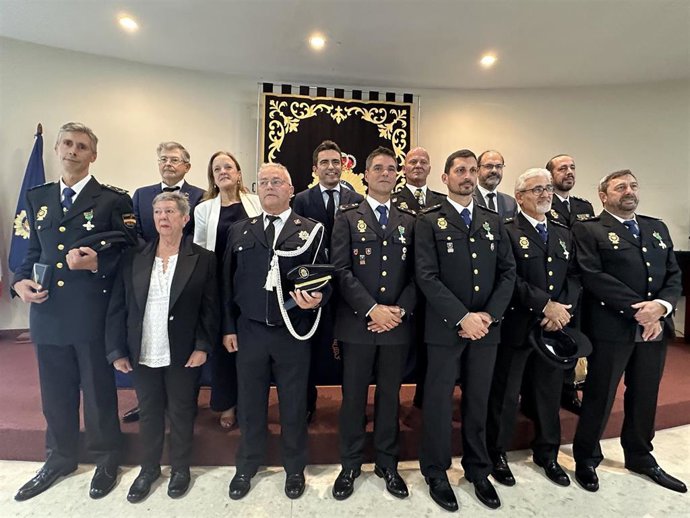 Condecorados de a aPolicía Nacional de Torrelavega en la festividad de sus patronos