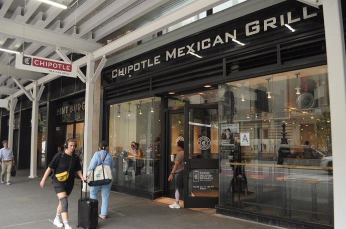 Archivo - Arquivo - 12 de agosto de 2024, Nova York, Estados Unidos: Uma loja da rede Chipotle Mexican Grill é vista em Manhattan, na cidade de Nova York.