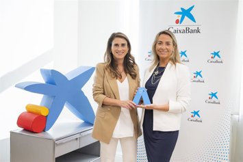 CaixaBank reconoce a la aragonesa, María Puig Forcano, con el 'Premio A Profesional Autónoma' en la Territorial Ebro