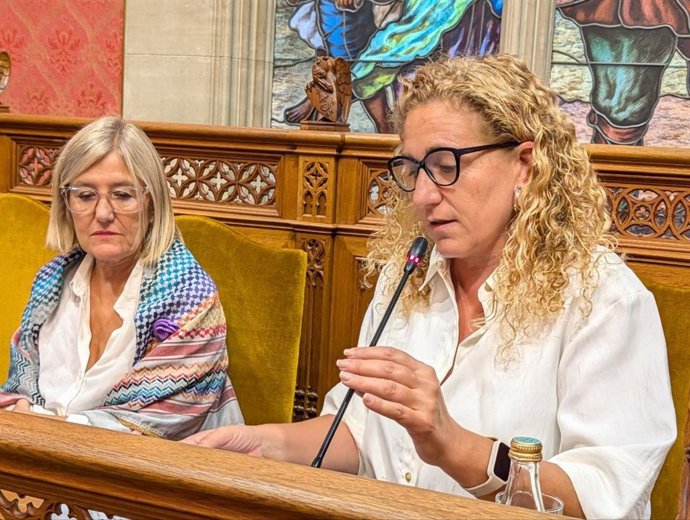 La portavoz de MÉS en el Consell de Mallorca, Catalina Inés Perelló, en el pleno insular