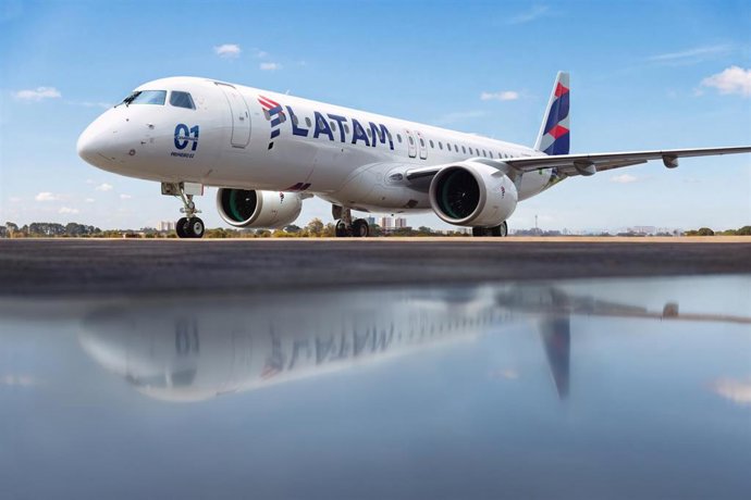 Archivo - Avión E195-E2 de Embraer adquirido por Latam Airlines.