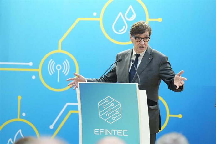 El presidente de la Generalitat, Salvador Illa, interviene durante la entrega de los Premis Efintec, a 8 de octubre de 2026, en L’Hospitalet de Llobregat, Barcelona, Catalunya (España). Los Premios EFINTEC 2026 celebrados en Fira Barcelona galardonaron a 