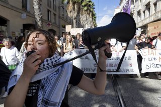 October 8, 2026, Montpellier, Occitanie, France: Guillaume Bonnefont/IP3, MONTPELLIER, France le 8 octobre 2026. Environ 4000 personnes dont essentiellement des lyceens Manifestent dans les rues de Montpellier. Les lyceens manifestent depuis plusieurs jou