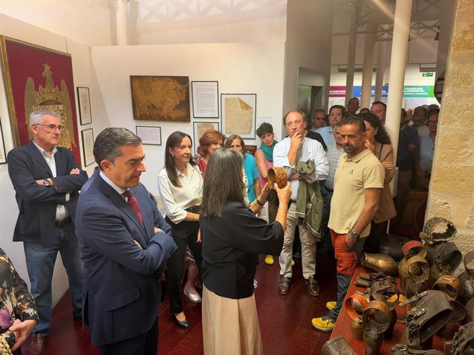La consejera de Sostenibilidad y Medio Ambiente de la Junta de Andalucía, Fina Martínez, en Baeza (Jaén)