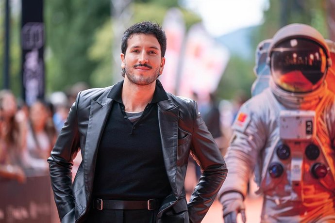 Archivo - El cantante Sebastián Yatra posa en la alfombra naranja de la XVII edición del FesTVal de Vitoria, en el Palacio de Congresos Europa, a 1 de septiembre de 2025, en Vitoria-Gastéiz, Álava, País Vasco (España).