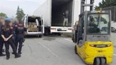 Foto: 7 detenidos por presuntamente guardar 8.025 kilos de hachís en un almacén de Cabanes (Girona)