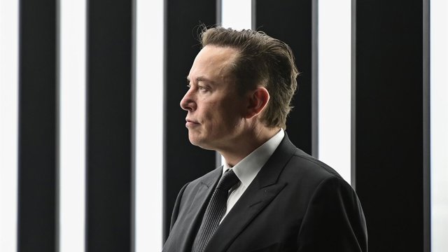 Archivo - FILED - 22 March 2022, Brandenburg, Gruenheide: FILE PHOTO - Elon Musk, Tesla's CEO, attends the opening of the Tesla factory in Berlin-Brandenburg. Ukrainian President Volodymyr Zelensky awarded US billionaire Elon Musk the Order of Freedom, Uk