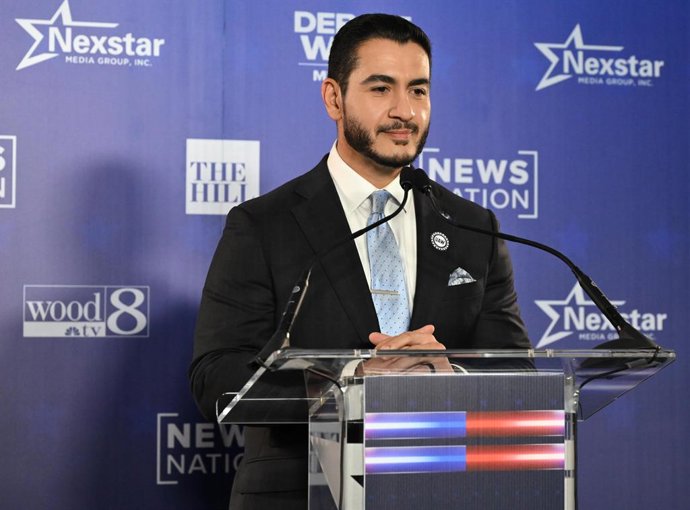 8 de outubro de 2026, Grand Rapids, Michigan, EUA: ABDUL EL-SAYED, candidato democrata ao Senado dos EUA, após o debate para o Senado dos EUA em Michigan, realizado nos estúdios da WOOD-TV