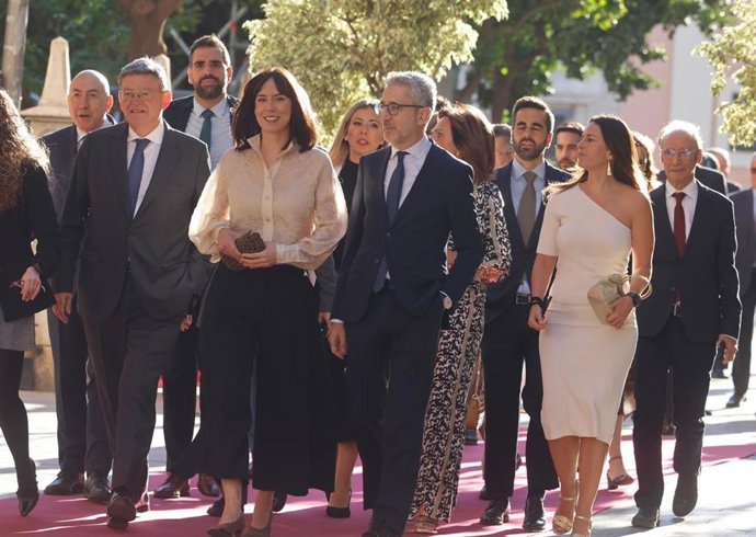 La ministra de Ciencia, Innovación y Universidades y líder de los socialistas valencianos, Diana Morant, junto al ministro de Hacienda, Arcadi España, llega al Acto del Nou d'Octubre