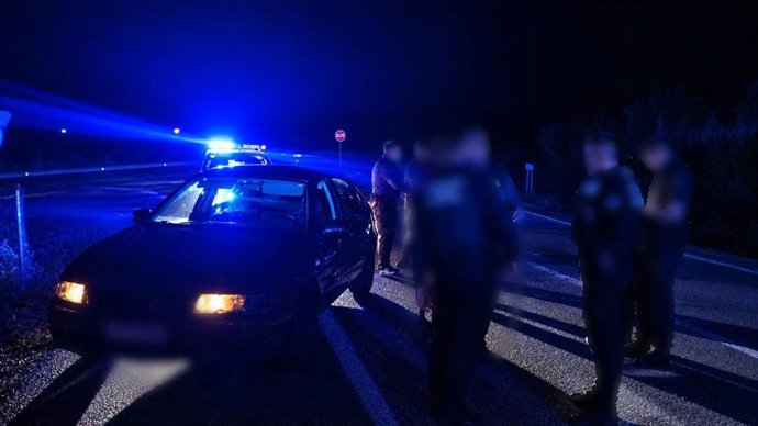 Un hombre ha sido detenido en el término municipal de Huéneja tras una peligrosa persecución a gran velocidad durante 30 kilómetros por la A92. Realizó una peligrosa huida con tras intentar ser identificado por un presunto caso de agresión sexual.