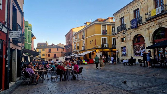 Archivo - La hostelería de León afronta el puente del Pilar con buenas expectativas y una ocupación que llega hasta el 95%.