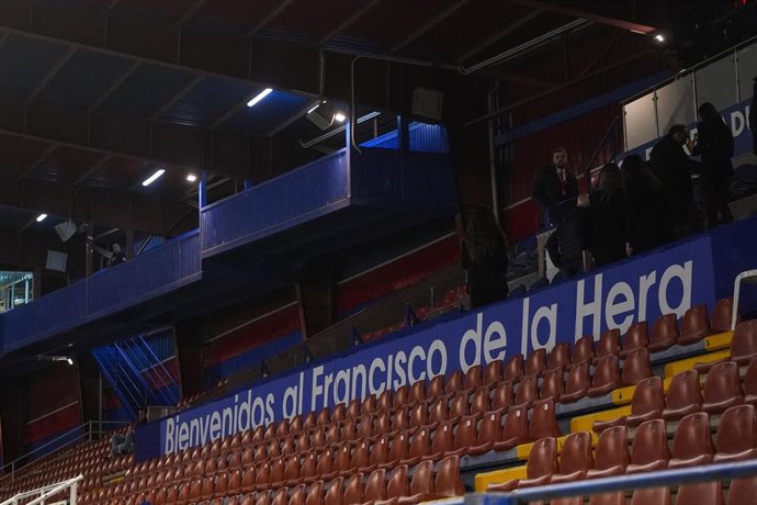 Archivo - Imagen general del Estadio Francisco de la Hera de Almendralejo (Badajoz)