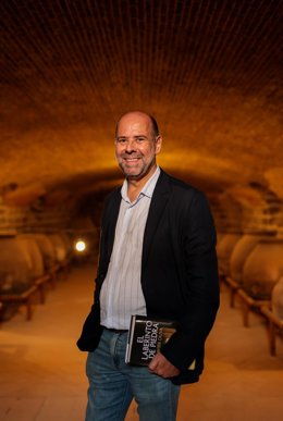 Javier Oliva, autor de 'El laberinto de piedra'.