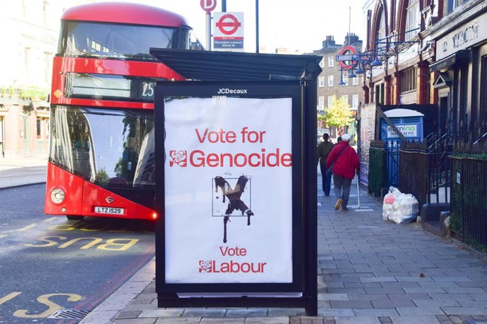 Imagen de un cartel con motivo de las elecciones parciales en Londres, Reino Unido.