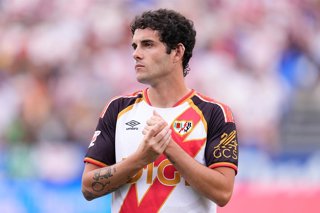 Archivo - Sergio Camello of Rayo Vallecano looks on during the Spanish League, LaLiga EA Sports, football match played between Rayo Vallecano and Real Racing Club at Butarque stadium on September 05, 2026, in Leganes, Madrid, Spain.