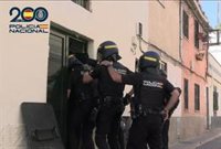 Desmantelado un punto de venta de drogas blindado y con cámaras de seguridad en La Soledat