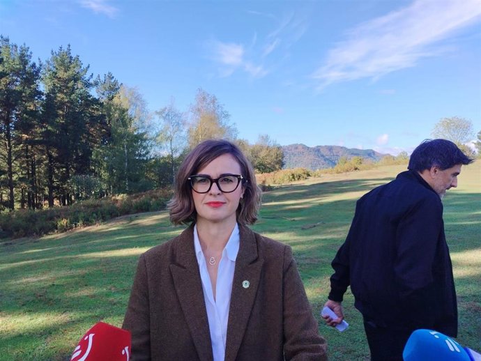 La diputada general de Bizkaia, Elixabete Etxanobe, en Zalla (Bizkaia)