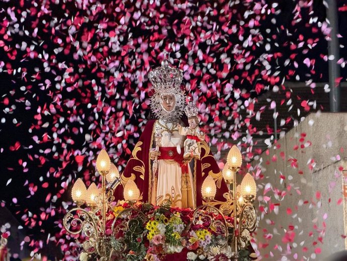 Petalada a la Virgen de la Fuensanta en Archena