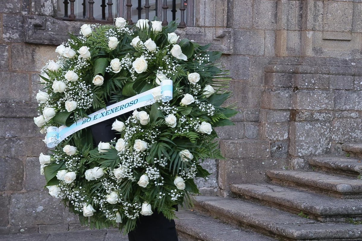 La alcaldesa de Santiago lamenta que la muerte de Beiras  deja un hueco tremendo :  Ayudó a construir nuestro país 