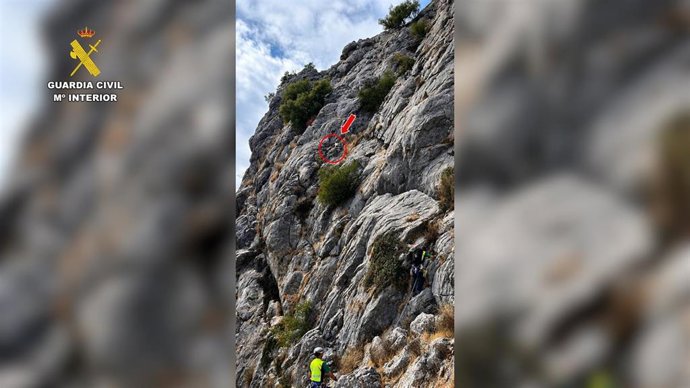 Imagen del rescate de un senderista en una pared de la Sierra del Caíllo en Villaluenga del Rosario (Cádiz)