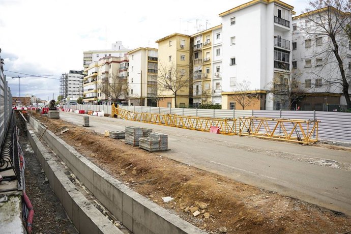 Archivo - Imágenes de las obras del metro de Sevilla avanzan en la avenida Doctor Fedriani 