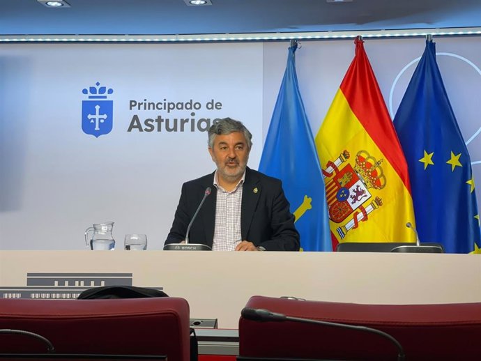 El consejero de Movilidad, Alejandro Calvo, durante la rueda de prensa de este viernes.