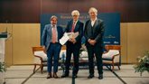 Foto: Lord Turner recibe el premio Jon Aldecoa y reivindica el consenso para reformar las pensiones