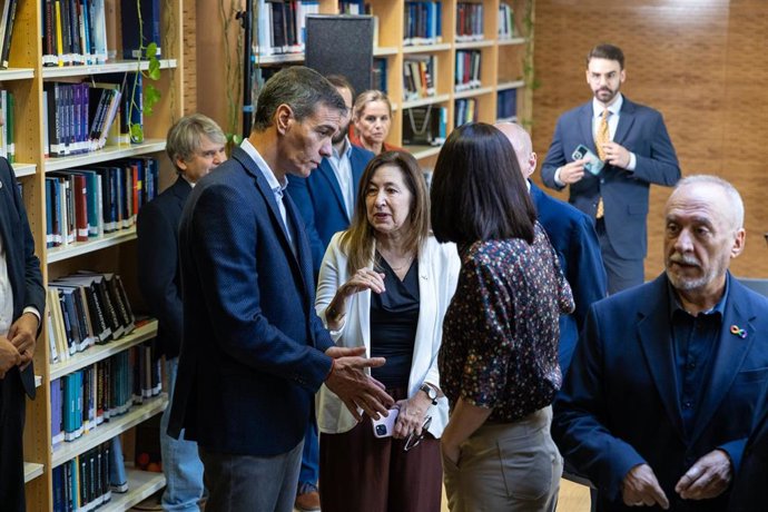El presidente del Gobierno, Pedro Sánchez, y  la ministra de Ciencia, Innovación y Universidades, Diana Morant, 