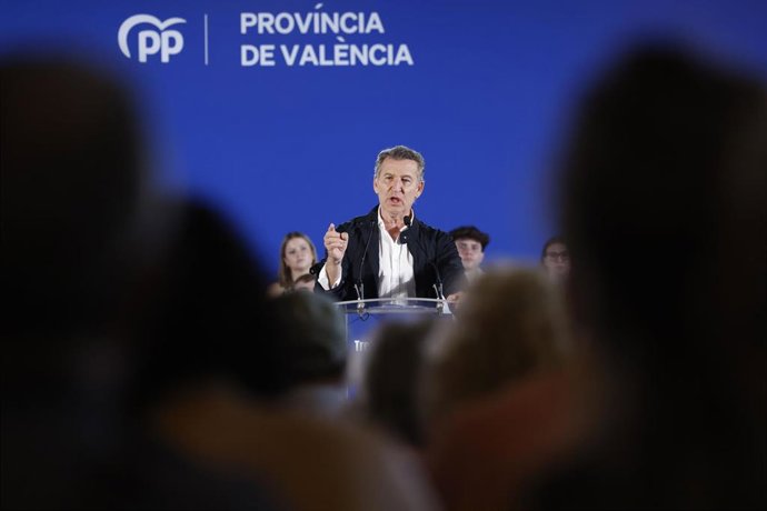 Archivo - El presidente del Partido Popular, Alberto Núñez Feijóo, durante la reunión de la Junta Directiva del PP de la provincia de Valencia, en imagen de archivo. 