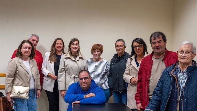 Reunión de miembros de Vox Oviedo con vecinos de San Lázaro.