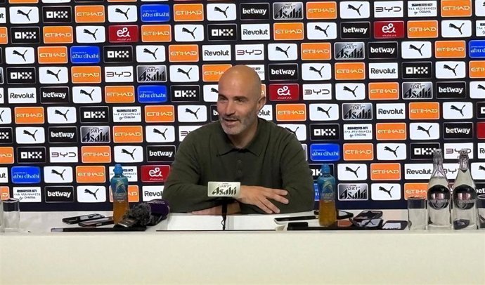 El técnico italiano Enzo Maresca en rueda de prensa 